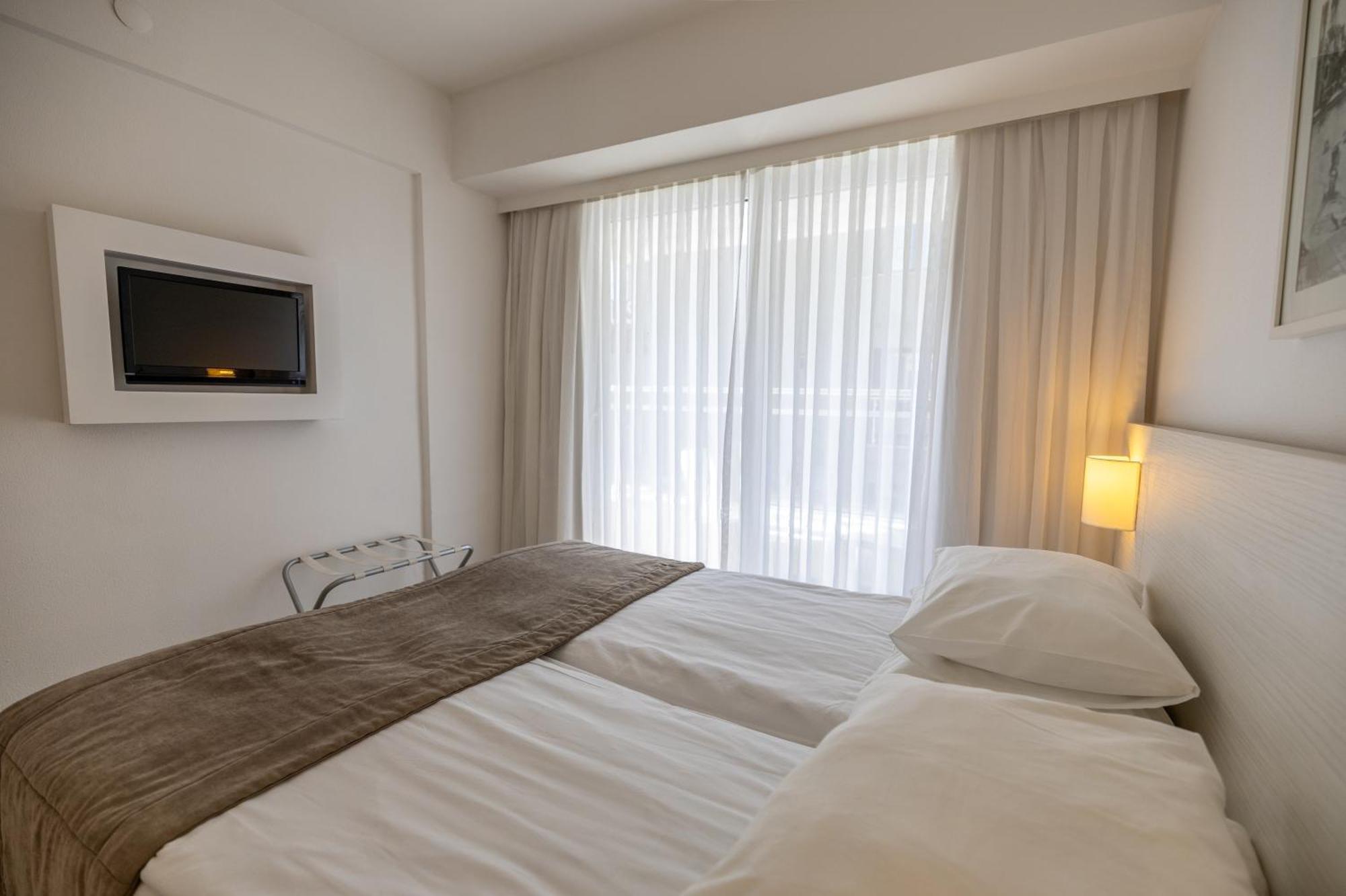 The Beachfront Adult Only 16