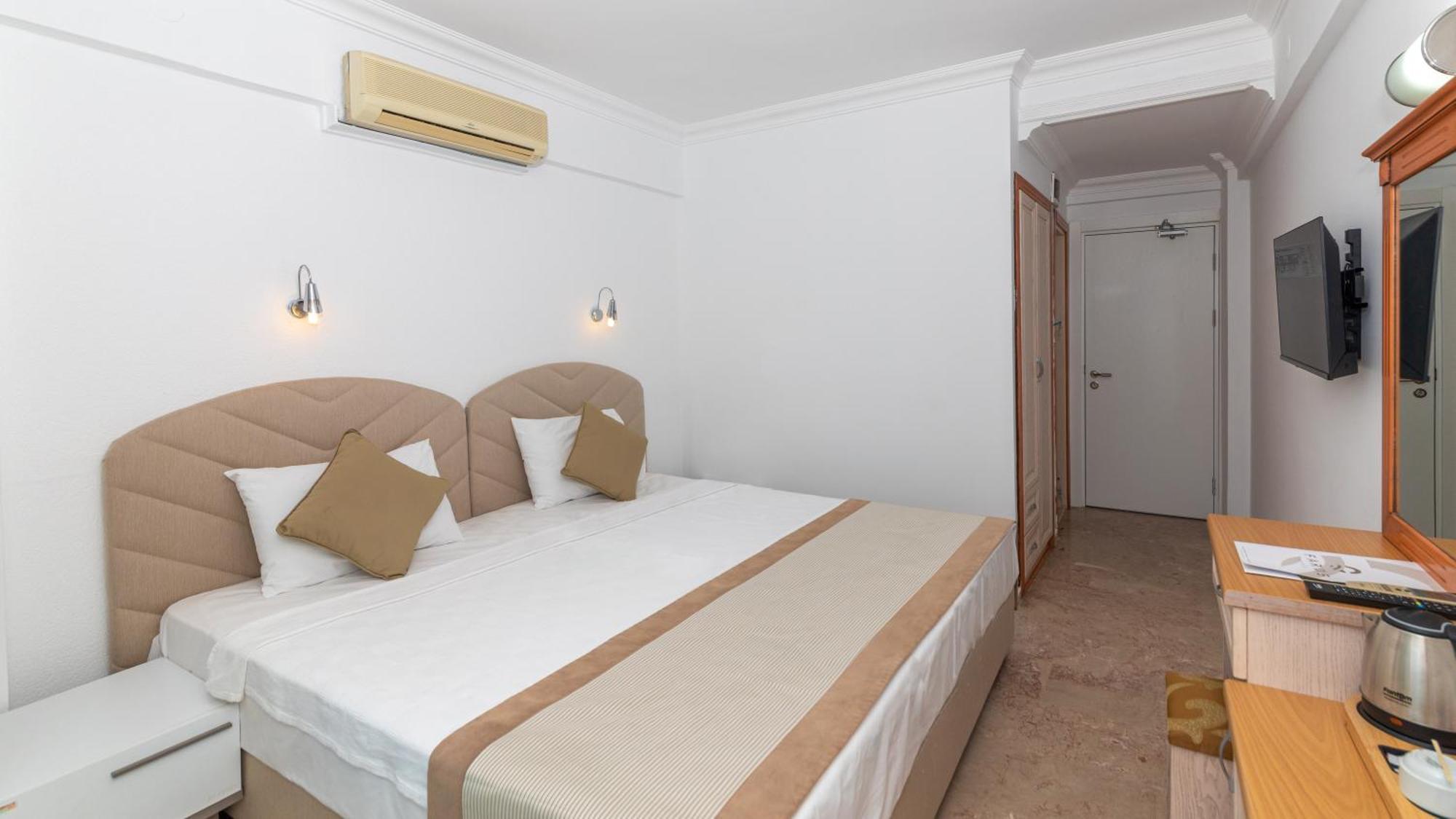 Hotel Contess By Faros 3*