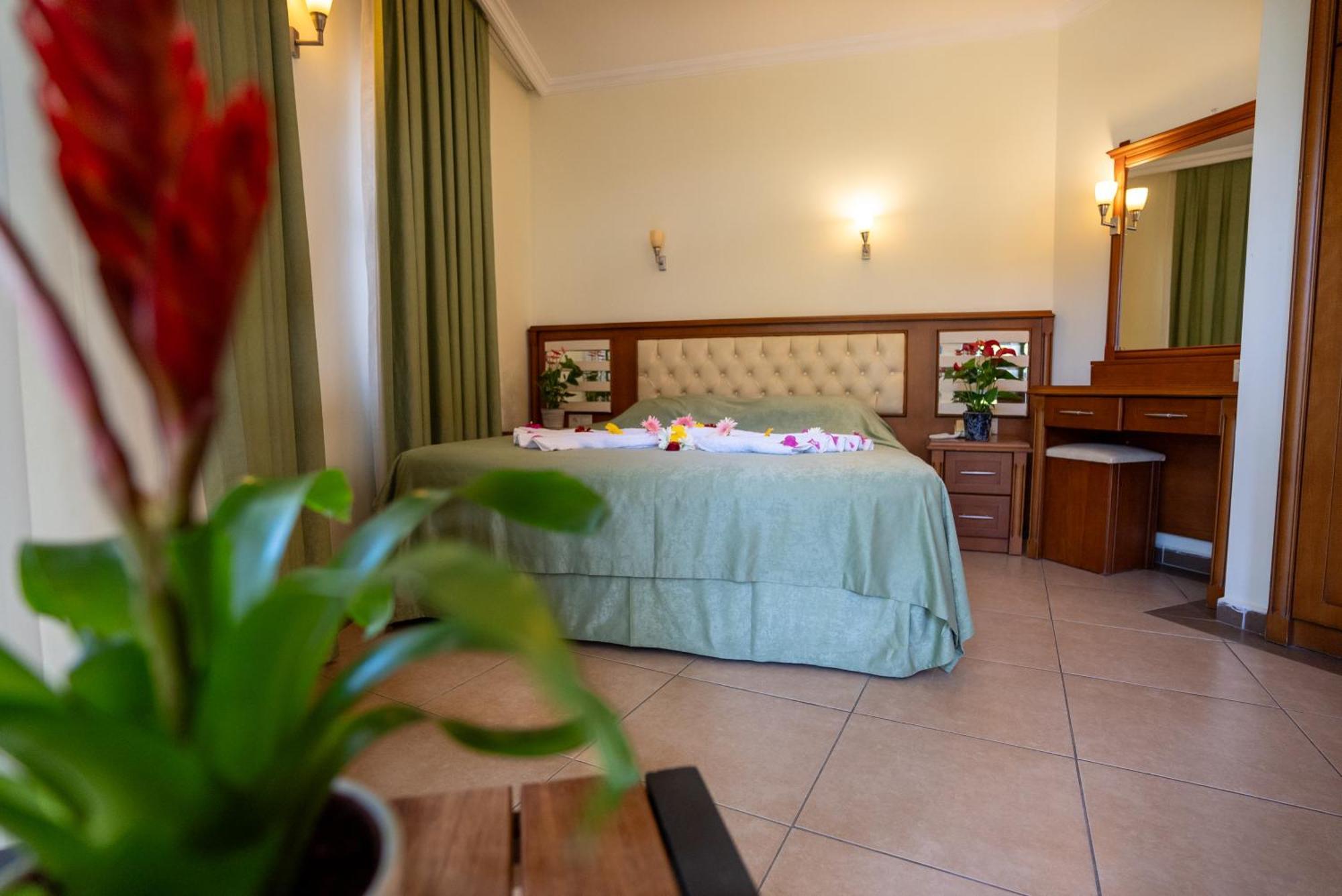 Hotel Club Karakas 4*