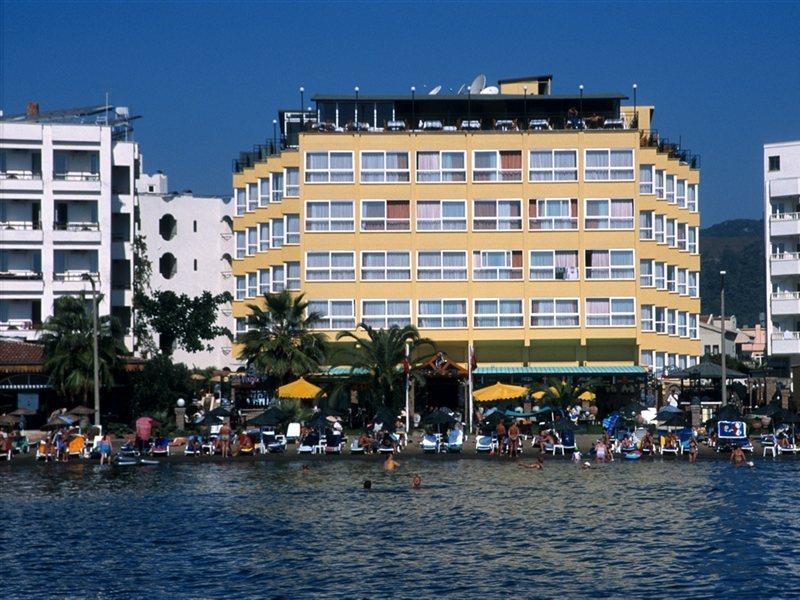The Beachfront Adult Only 16