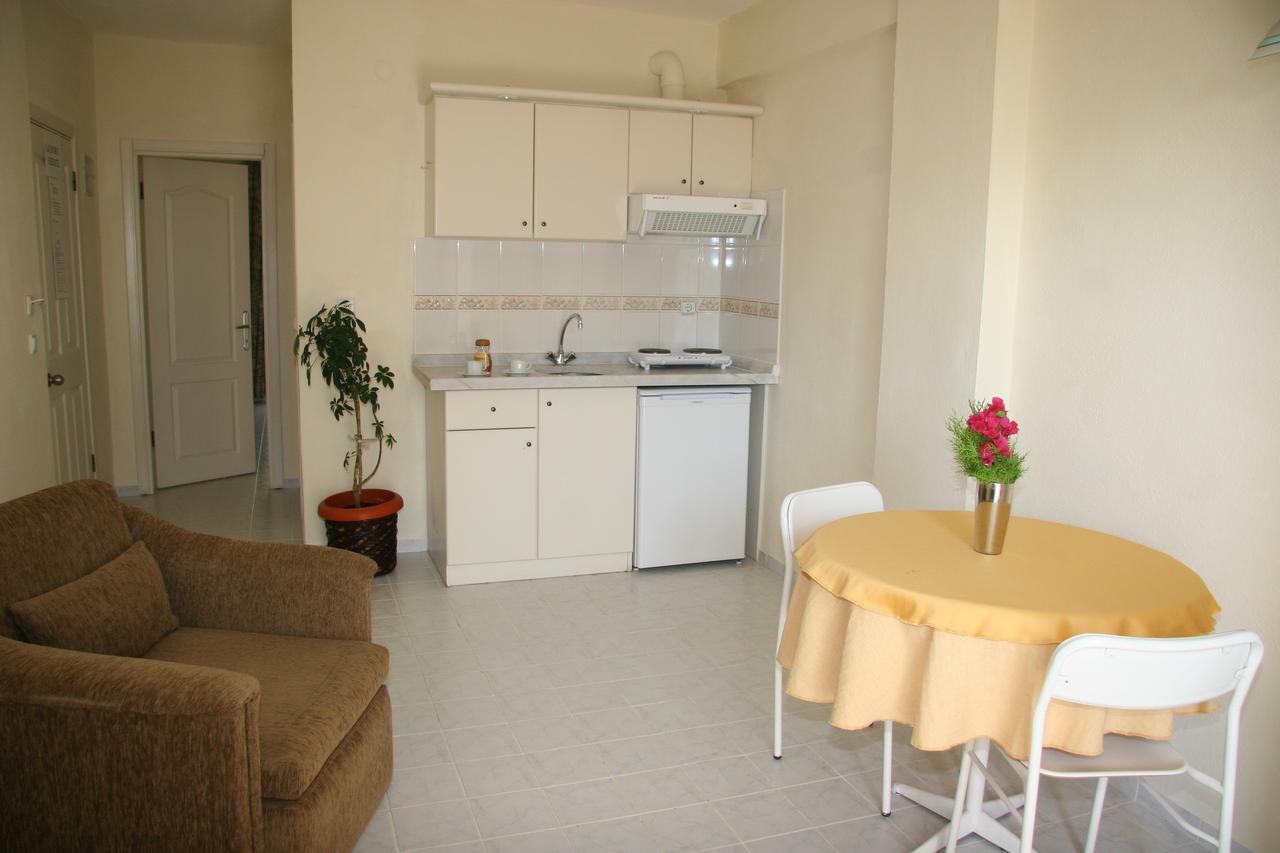 Aparthotel Life 3*