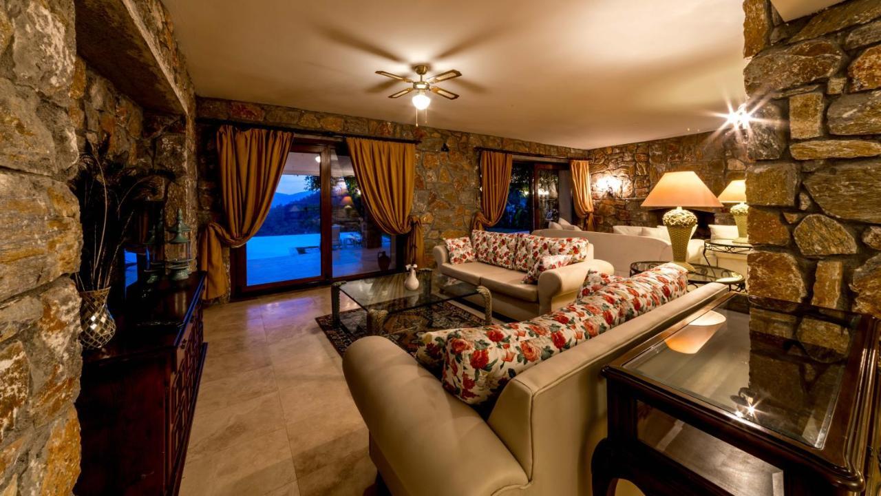 Maral Daily Weekly Villa