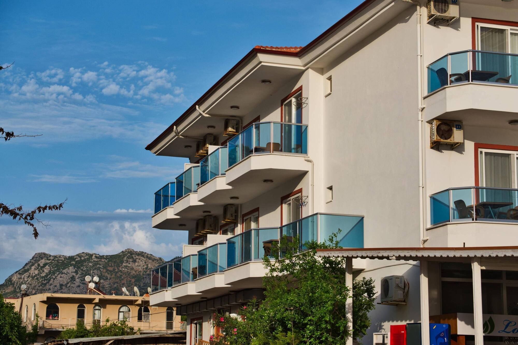 Hotel Defne Lorina 2*